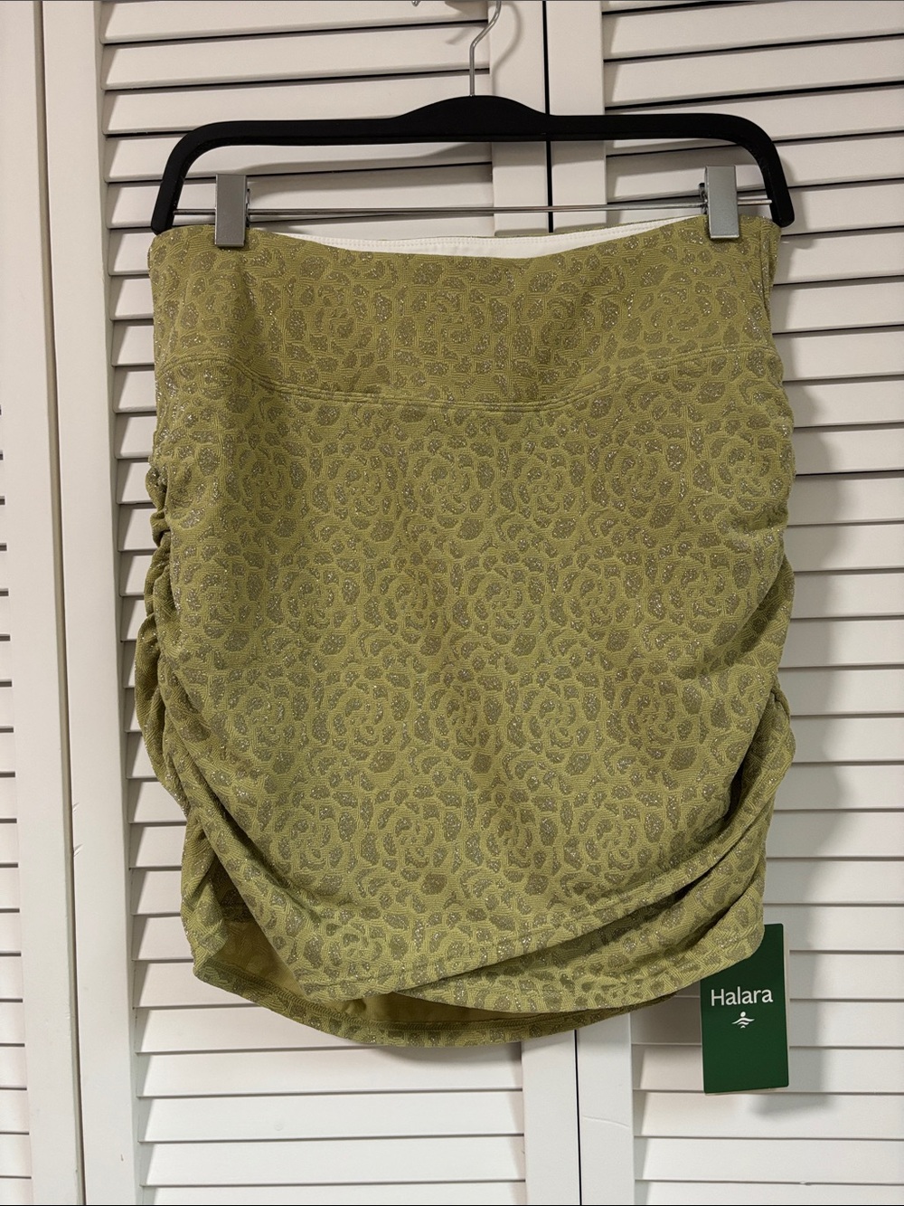 NWT HALARA Green Ruched Mini Skirt with Subtle Leopard Texture